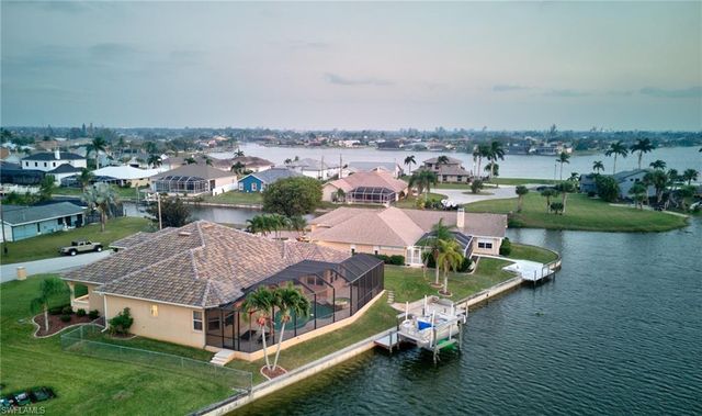 525 SW 8th TER, Cape Coral, FL 33991