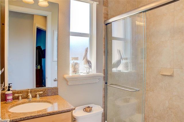 525 SW 8th TER, Cape Coral, FL 33991