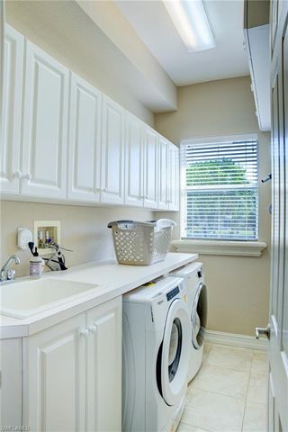 525 SW 8th TER, Cape Coral, FL 33991