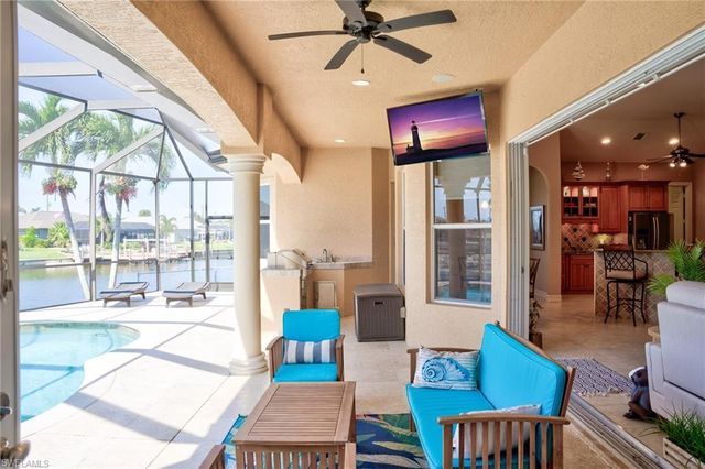 525 SW 8th TER, Cape Coral, FL 33991