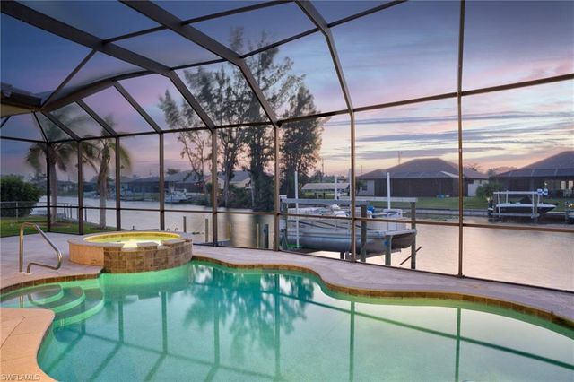 525 SW 8th TER, Cape Coral, FL 33991