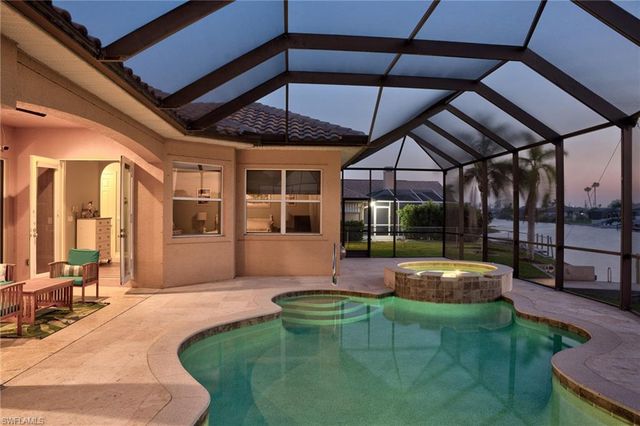 525 SW 8th TER, Cape Coral, FL 33991