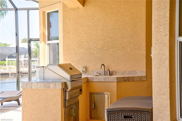 525 SW 8th TER, Cape Coral, FL 33991