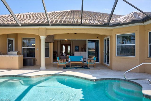 525 SW 8th TER, Cape Coral, FL 33991