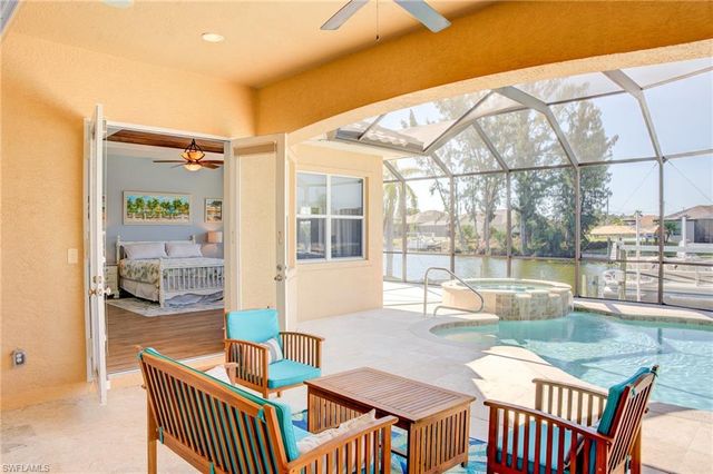 525 SW 8th TER, Cape Coral, FL 33991