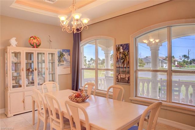 525 SW 8th TER, Cape Coral, FL 33991