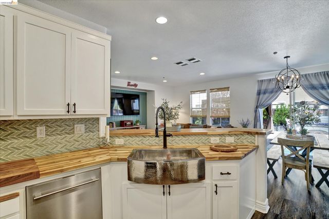 619 Falling Star Dr, Martinez, CA 94553