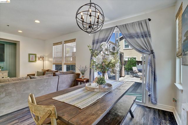 619 Falling Star Dr, Martinez, CA 94553