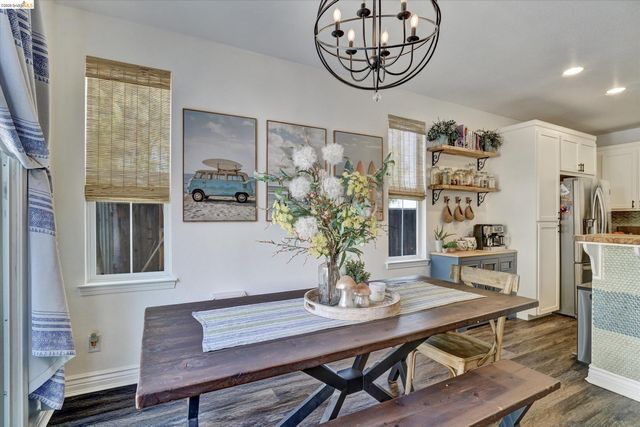 619 Falling Star Dr, Martinez, CA 94553