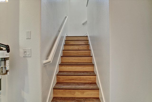 619 Falling Star Dr, Martinez, CA 94553