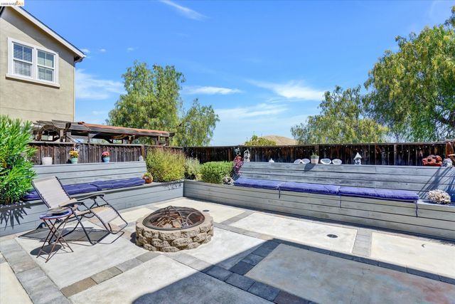 619 Falling Star Dr, Martinez, CA 94553