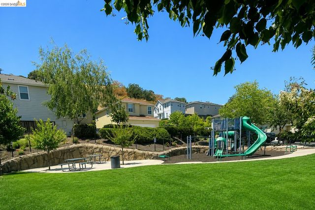 619 Falling Star Dr, Martinez, CA 94553