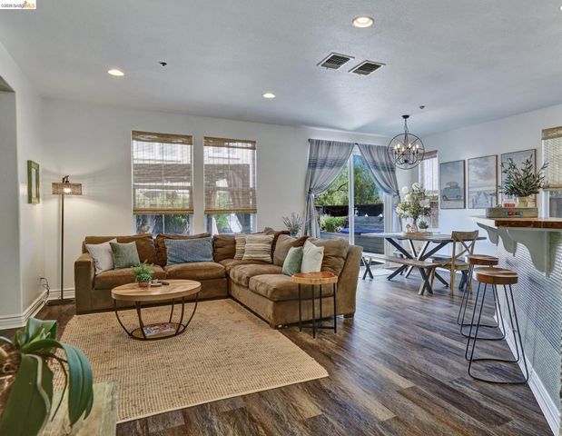 619 Falling Star Dr, Martinez, CA 94553