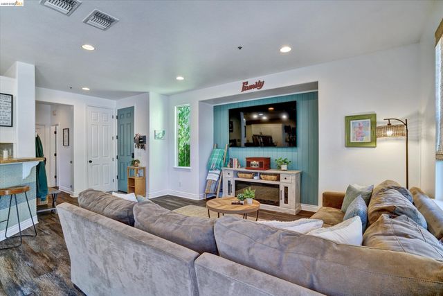 619 Falling Star Dr, Martinez, CA 94553