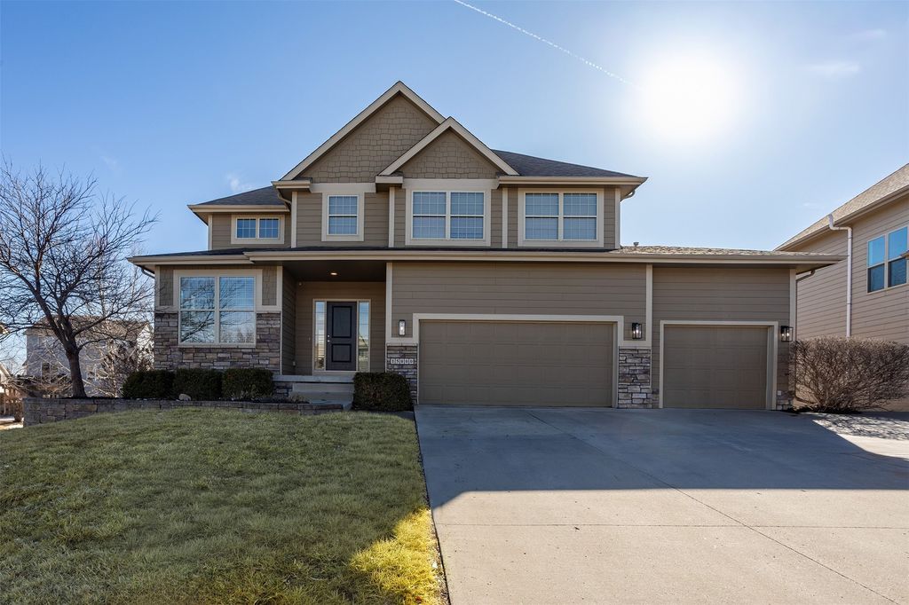 15000 Bryn Mawr Drive, Clive, IA 50325