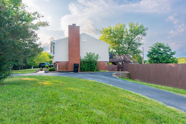3074 Bandy RD, Roanoke, VA 24014