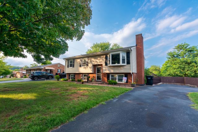 3074 Bandy RD, Roanoke, VA 24014