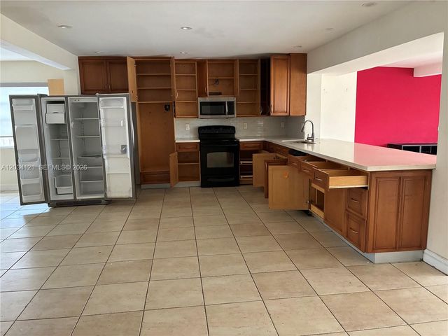18715 NE 18th Avenue, Miami, FL 33179