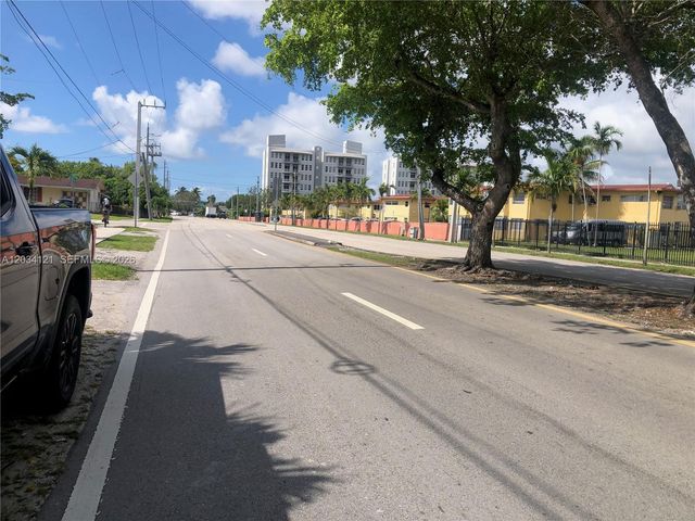18715 NE 18th Avenue, Miami, FL 33179