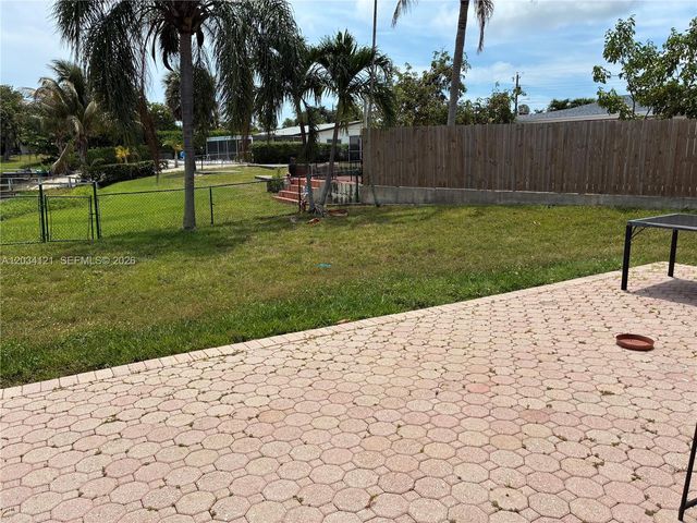 18715 NE 18th Avenue, Miami, FL 33179