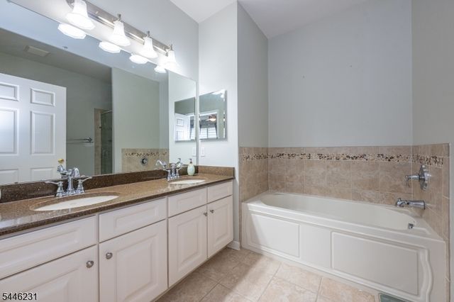 1 Ashley Ct, Hawthorne Boro, NJ 07506