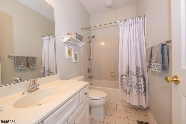 1 Ashley Ct, Hawthorne Boro, NJ 07506