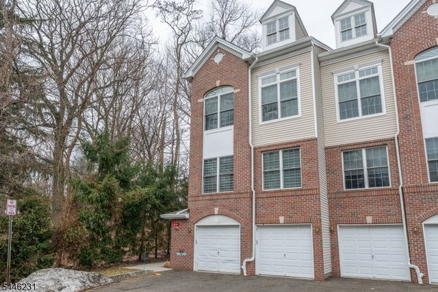 1 Ashley Ct, Hawthorne Boro, NJ 07506