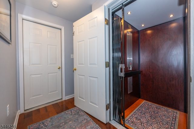 1 Ashley Ct, Hawthorne Boro, NJ 07506