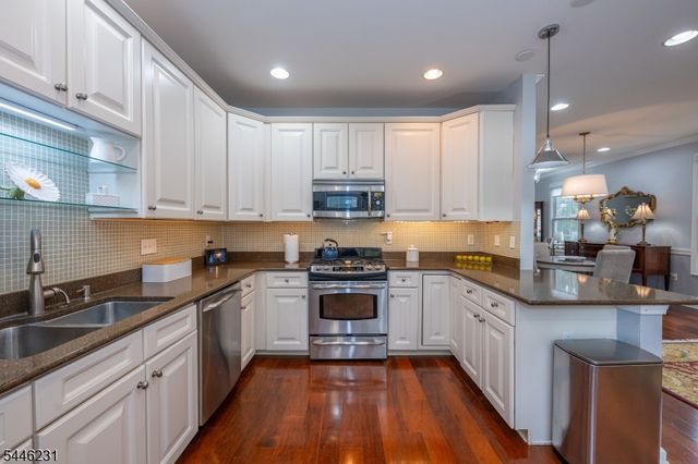 1 Ashley Ct, Hawthorne Boro, NJ 07506