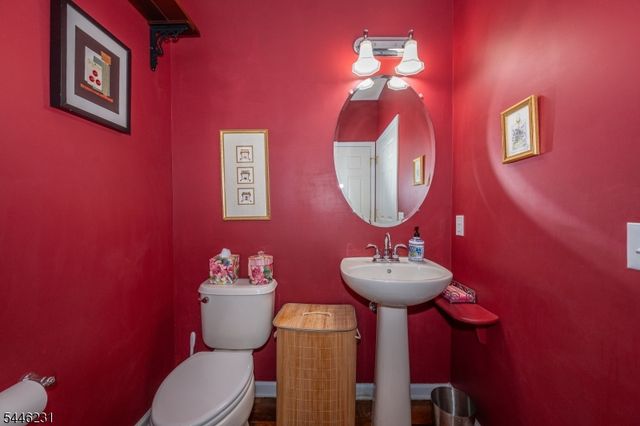 1 Ashley Ct, Hawthorne Boro, NJ 07506