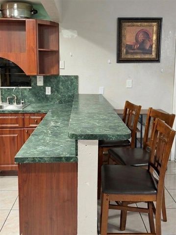 1300 NE 203rd St, Miami, FL 33179