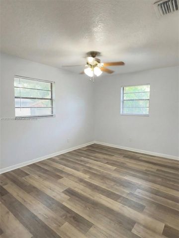 1300 NE 203rd St, Miami, FL 33179