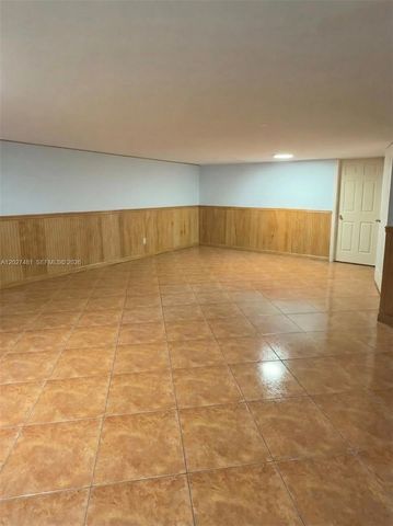 1300 NE 203rd St, Miami, FL 33179