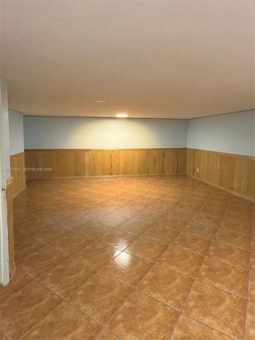 1300 NE 203rd St, Miami, FL 33179