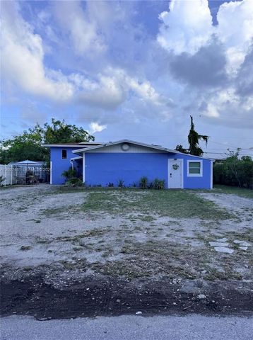 1300 NE 203rd St, Miami, FL 33179