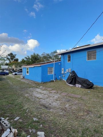 1300 NE 203rd St, Miami, FL 33179