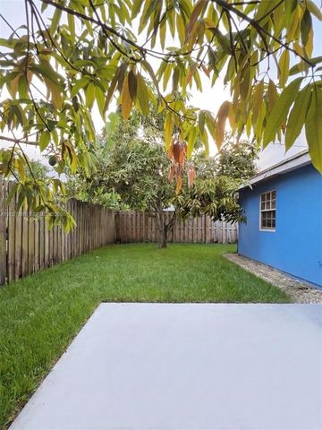 1300 NE 203rd St, Miami, FL 33179