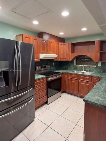 1300 NE 203rd St, Miami, FL 33179