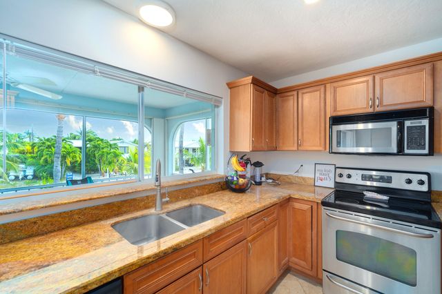 947 Gulf Drive, Summerland Key, FL 33042