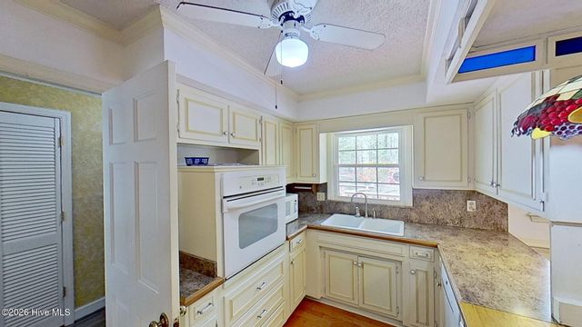 512 Raymond Drive, Arapahoe, NC 28510