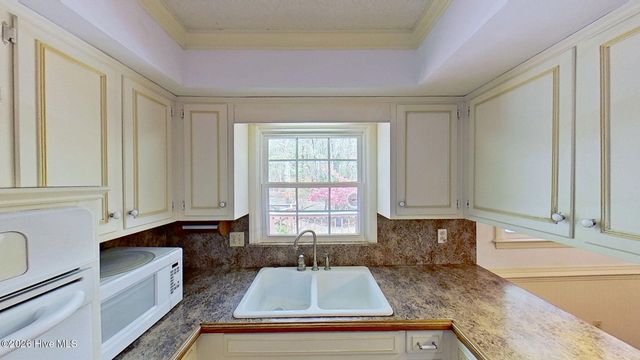 512 Raymond Drive, Arapahoe, NC 28510