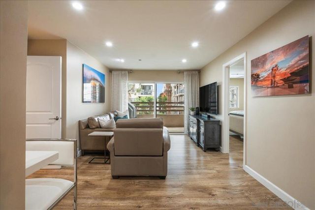 1225 Pacific Beach Drive 2E, San Diego, CA 92109