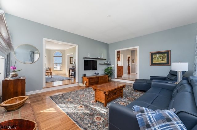 4 Cheshire Ct, Clinton Twp., NJ 08833