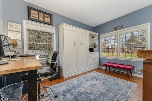 4 Cheshire Ct, Clinton Twp., NJ 08833