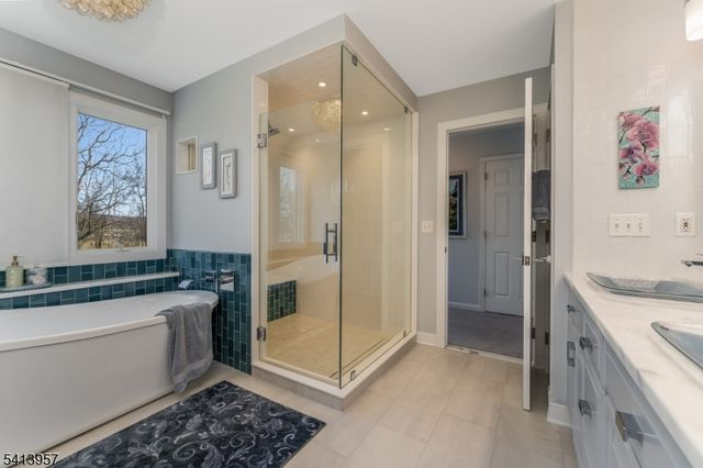 4 Cheshire Ct, Clinton Twp., NJ 08833