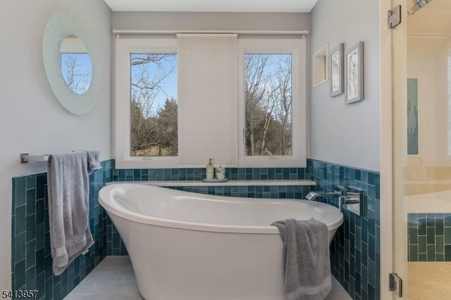 4 Cheshire Ct, Clinton Twp., NJ 08833