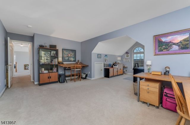 4 Cheshire Ct, Clinton Twp., NJ 08833