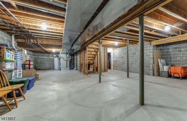 4 Cheshire Ct, Clinton Twp., NJ 08833