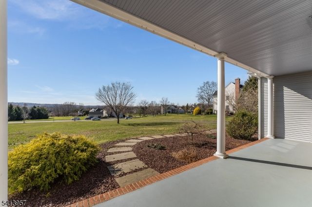 4 Cheshire Ct, Clinton Twp., NJ 08833