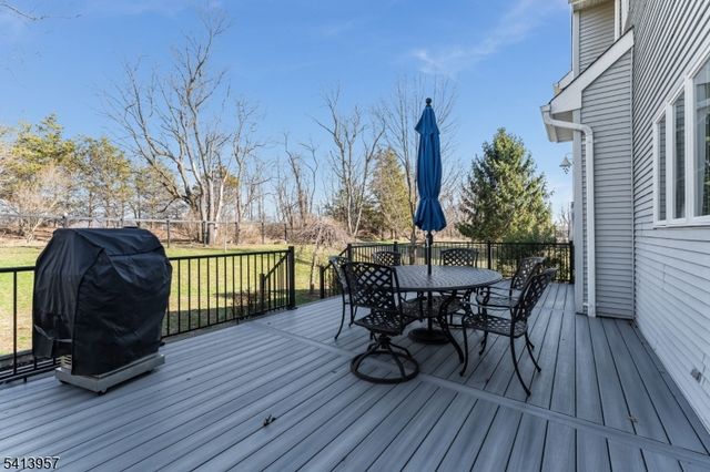 4 Cheshire Ct, Clinton Twp., NJ 08833